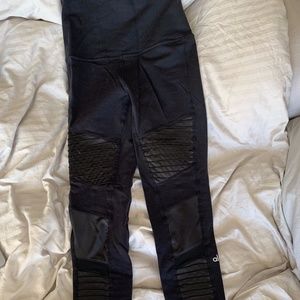HIGH-WAIST MOTO LEGGING